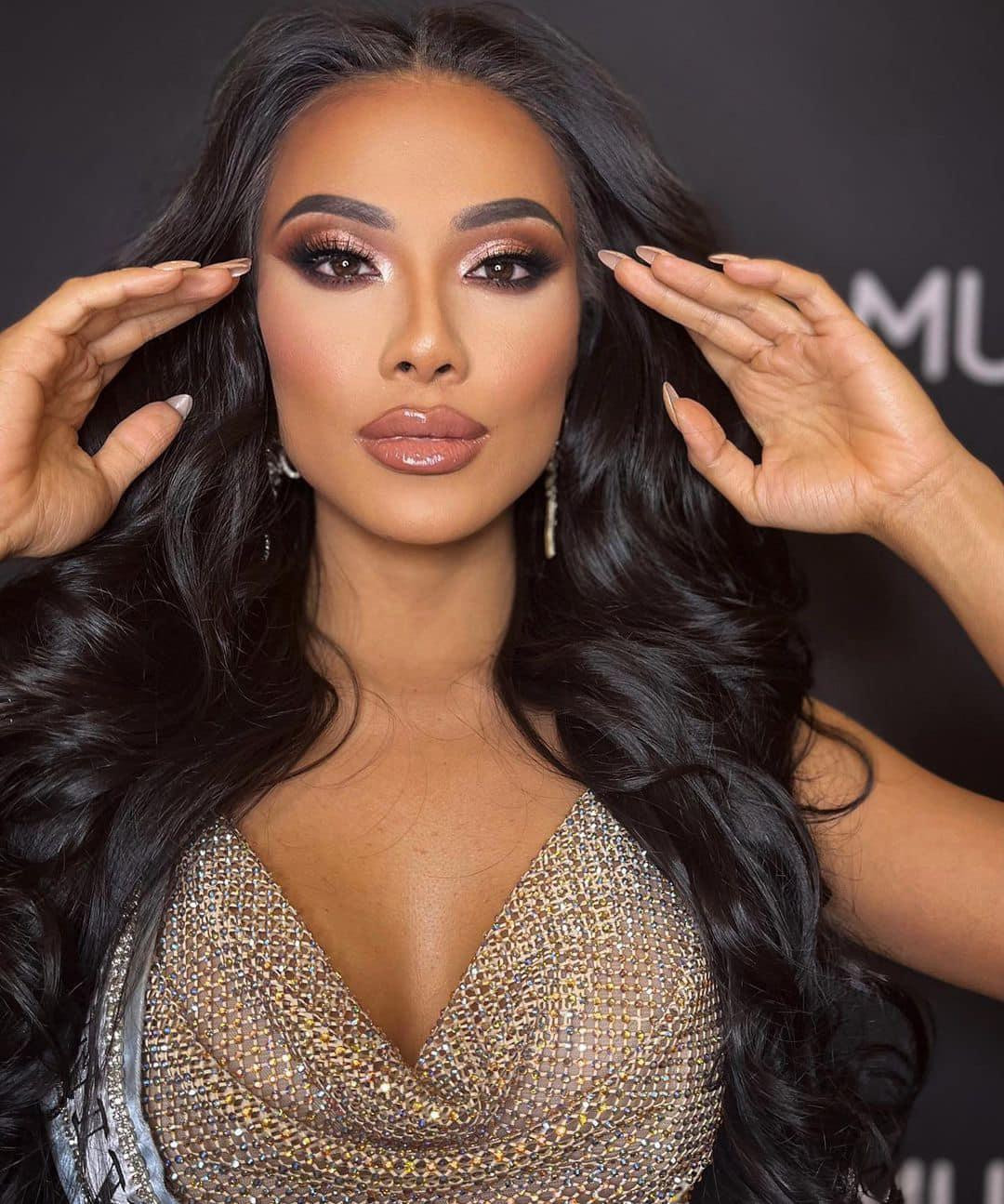 Kim Duyên 'lột xác' với phong cách trang điểm hoàn toàn mới. Kim Duyên 'lột xác' với phong cách trang điểm hoàn toàn mới.