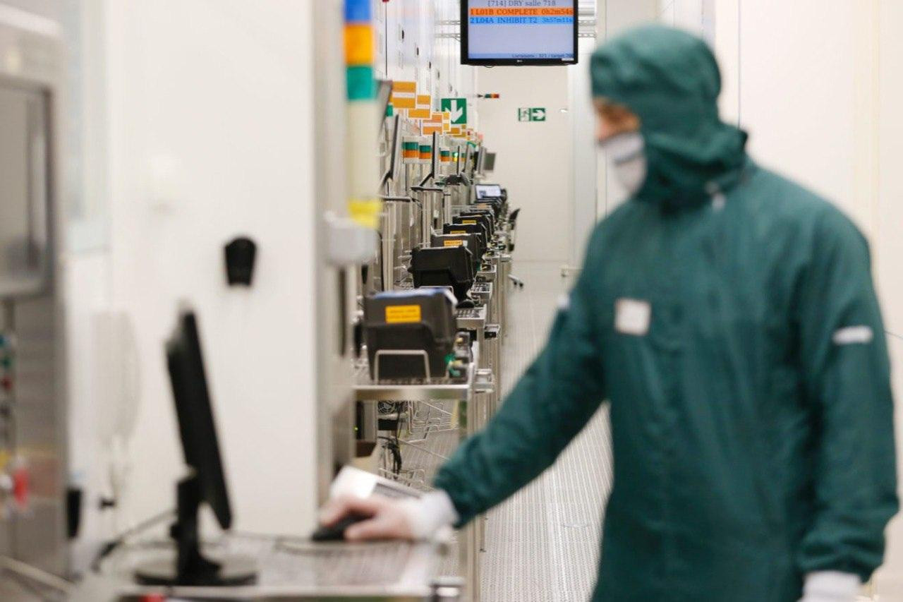 Việc sản xuất chip máy tính cao cấp rất tốn kém (Ảnh: Getty Images).