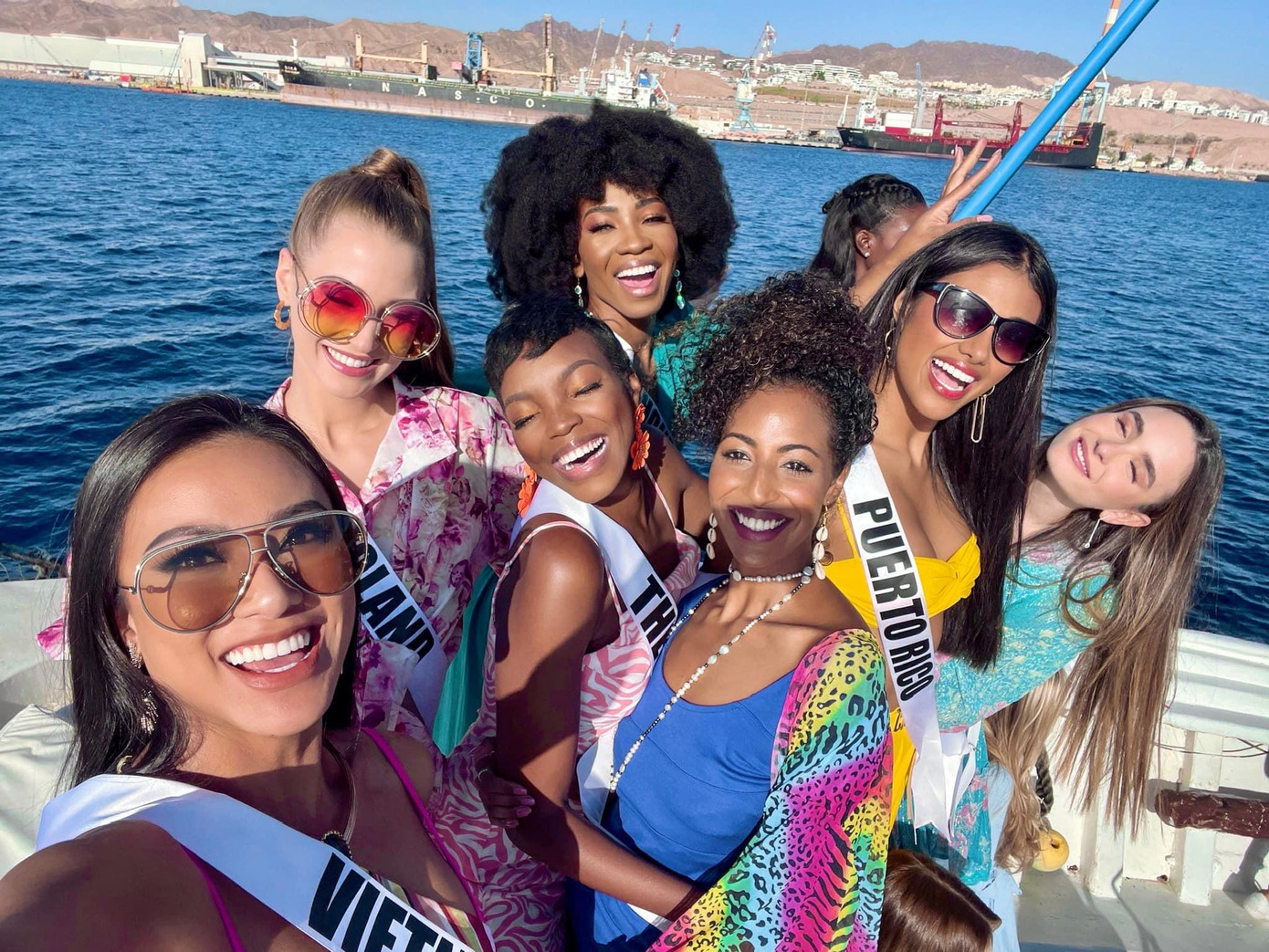 Kim Duyên hào hứng chia sẻ về những trải nghiệm của mình tại Miss Universe: "Thật sự là thời tiết tại Israel rất đẹp và phong cảnh thì vô cùng tuyệt vời! Chỉ cần lấy điện thoại ra, canh hướng sáng một tí là Duyên đã có thể chụp ngay được một bức ảnh đẹp rồi đó cả nhà". Kim Duyên hào hứng chia sẻ về những trải nghiệm của mình tại Miss Universe: "Thật sự là thời tiết tại Israel rất đẹp và phong cảnh thì vô cùng tuyệt vời! Chỉ cần lấy điện thoại ra, canh hướng sáng một tí là Duyên đã có thể chụp ngay được một bức ảnh đẹp rồi đó cả nhà".