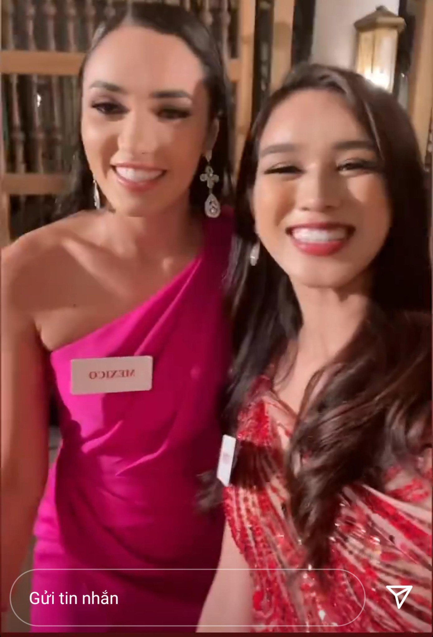 Đỗ Thị Hà đã quyết định sẽ tặng thiết kế đặc biệt này cho Hoa hậu Mexico.