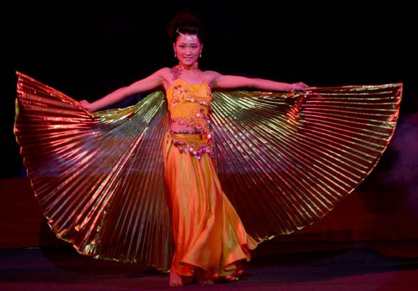 Thanh Trà duyên dáng trong màn Múa bụng