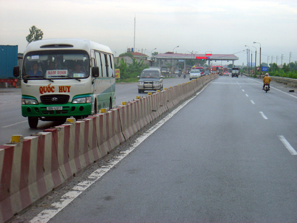 Tình trạng này kéo dài đó đến tận trạm thu phí Cầu Giẽ