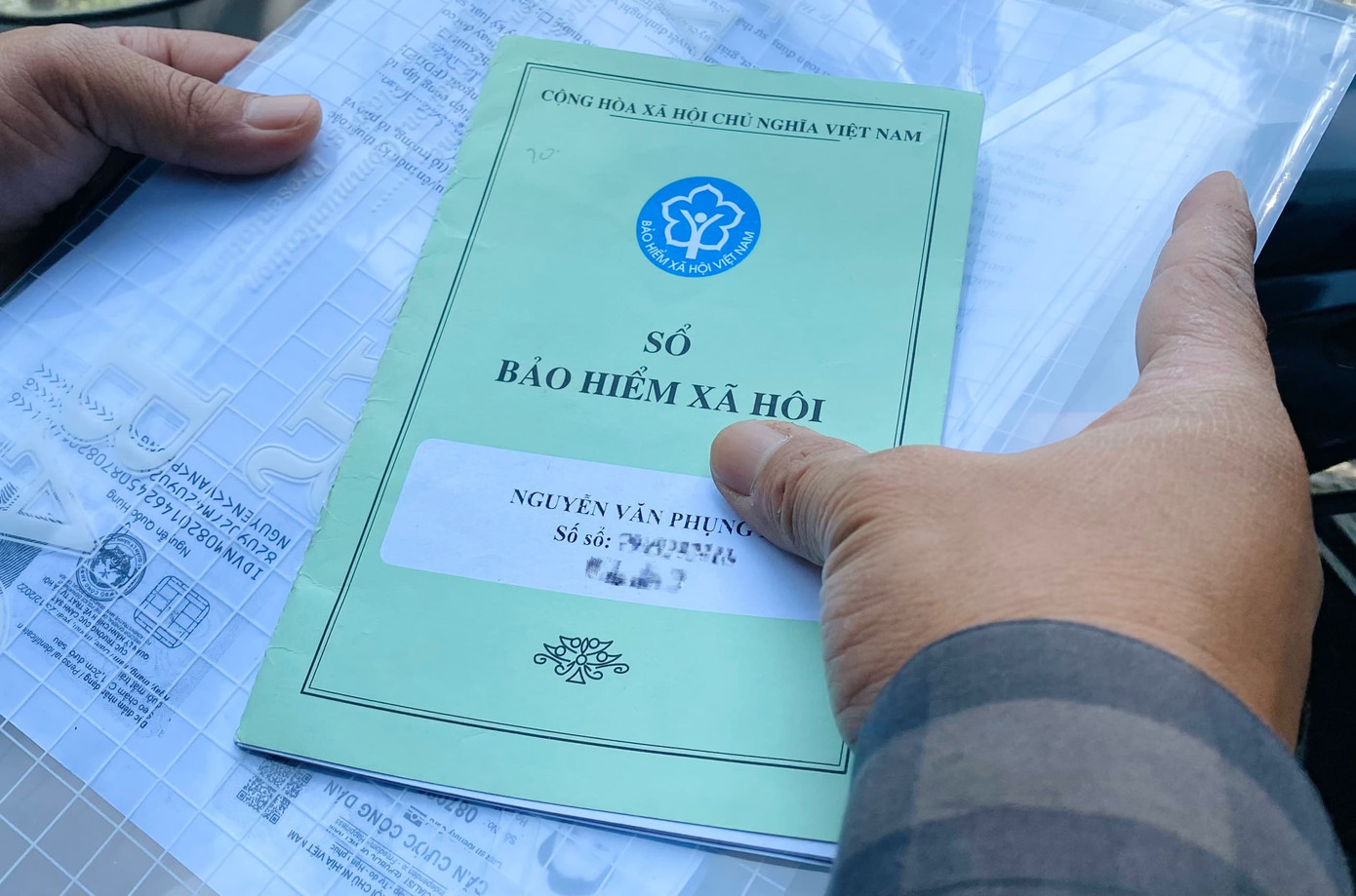 Bộ Lao động - Thương binh và Xã hội đề xuất hai phương án Nhà nước hỗ trợ tiền đóng bảo hiểm xã hội tự nguyện. Ảnh: Minh Thảo.