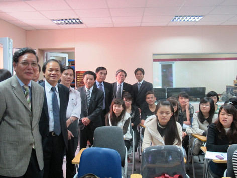 Bộ trưởng Phạm Vũ Luận trong một buổi thăm và làm việc với thày trò trường ĐHKH Xã hội và Nhân văn (ĐHQG HN). Ảnh: Hồ Thu . Bộ trưởng Phạm Vũ Luận trong một buổi thăm và làm việc với thày trò trường ĐHKH Xã hội và Nhân văn (ĐHQG HN). Ảnh: Hồ Thu