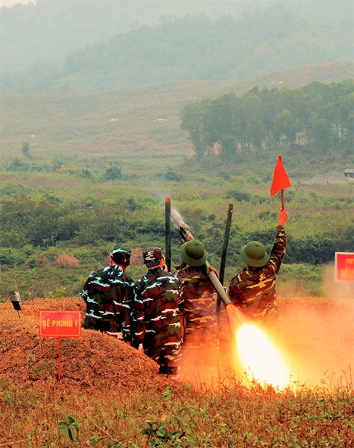 Khẩu đội tên lửa A-72 thuộc Lữ đoàn 241 (Quân đoàn 1) thực hành bắn đuổi mục tiêu máy bay