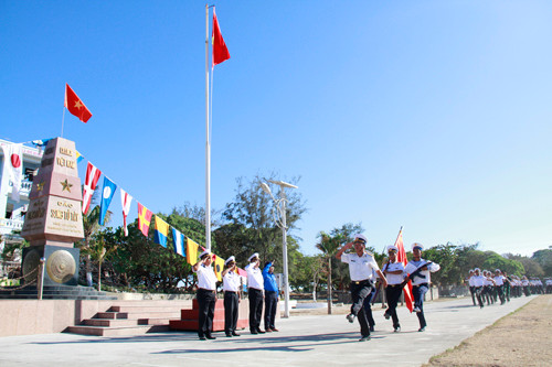 Cận cảnh lễ chào cờ trọng thể trên đảo Song Tử Tây ảnh 6