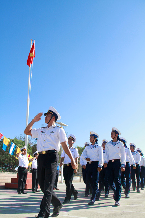 Cận cảnh lễ chào cờ trọng thể trên đảo Song Tử Tây ảnh 12