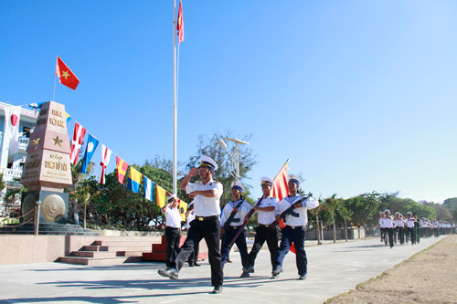 Cận cảnh lễ chào cờ trọng thể trên đảo Song Tử Tây ảnh 7