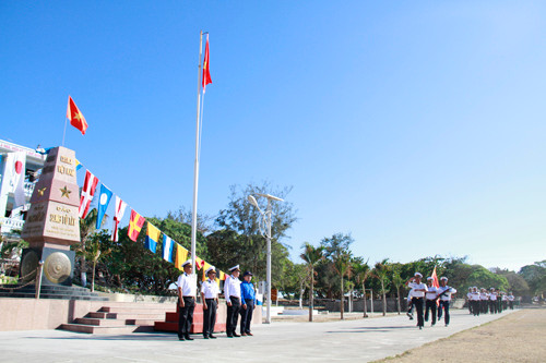 Cận cảnh lễ chào cờ trọng thể trên đảo Song Tử Tây ảnh 5