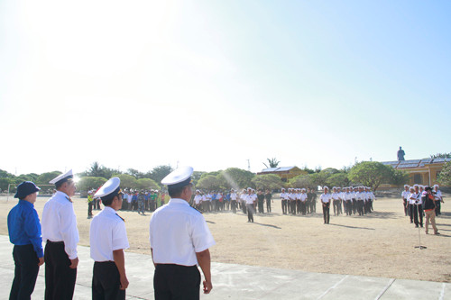 Cận cảnh lễ chào cờ trọng thể trên đảo Song Tử Tây ảnh 13