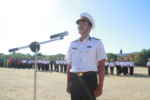 Cận cảnh lễ chào cờ trọng thể trên đảo Song Tử Tây ảnh 2