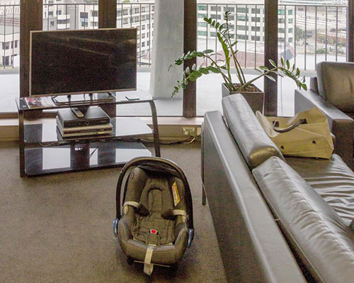 Cuộc sống vừa đi làm vừa chăm con sơ sinh của Thủ tướng New Zealand ảnh 1