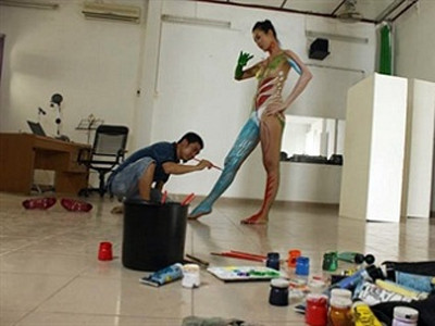 Sự mong manh giữa nghệ thuật và nhục dục trong body paiting (Ảnh: VietNamNet)