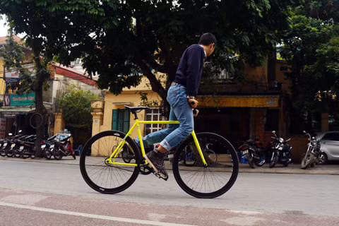 Bánh sau sẽ rê trên mặt đất (drift)