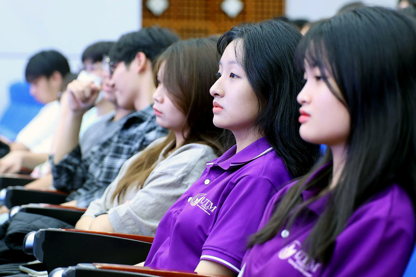 Các bạn sinh viên tham gia chương trình toạ đàm. Các bạn sinh viên tham gia chương trình toạ đàm.