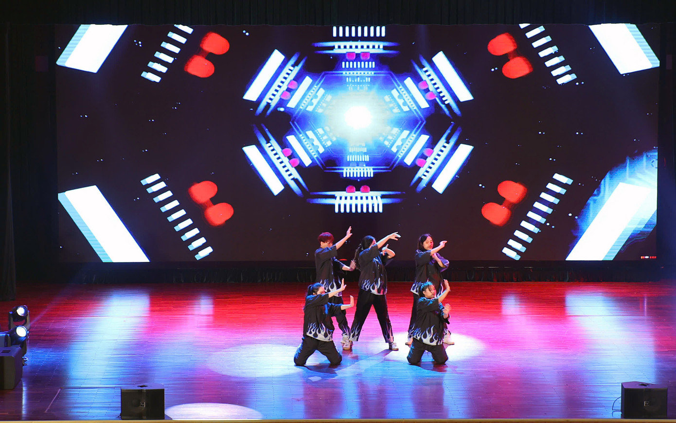 Chương trình văn nghệ mở màn tọa đàm.