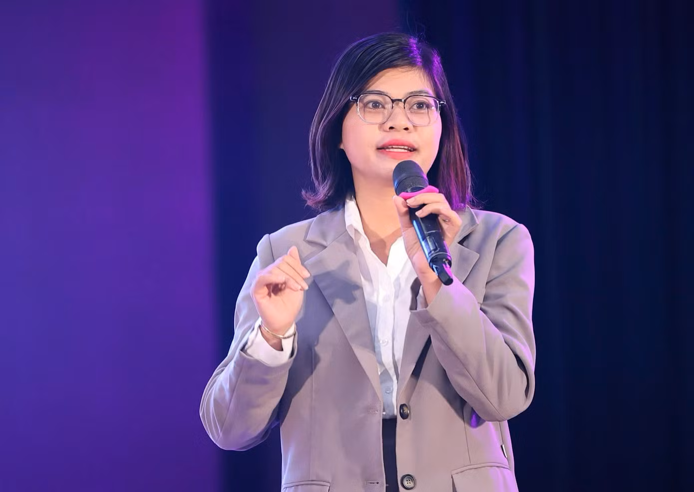 Bà Lê Kim Yến chia sẻ tại chương trình.