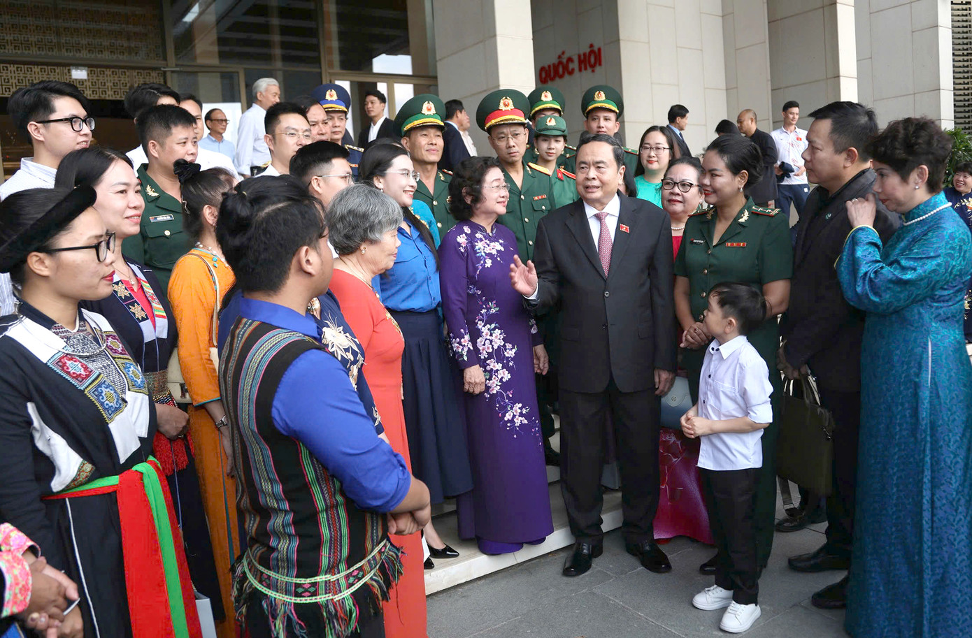 Chủ tịch Quốc hội Trần Thanh Mẫn với các đại biểu dự cuộc gặp mặt. Ảnh: Quang Trường Chủ tịch Quốc hội Trần Thanh Mẫn với các đại biểu dự cuộc gặp mặt. Ảnh: Quang Trường