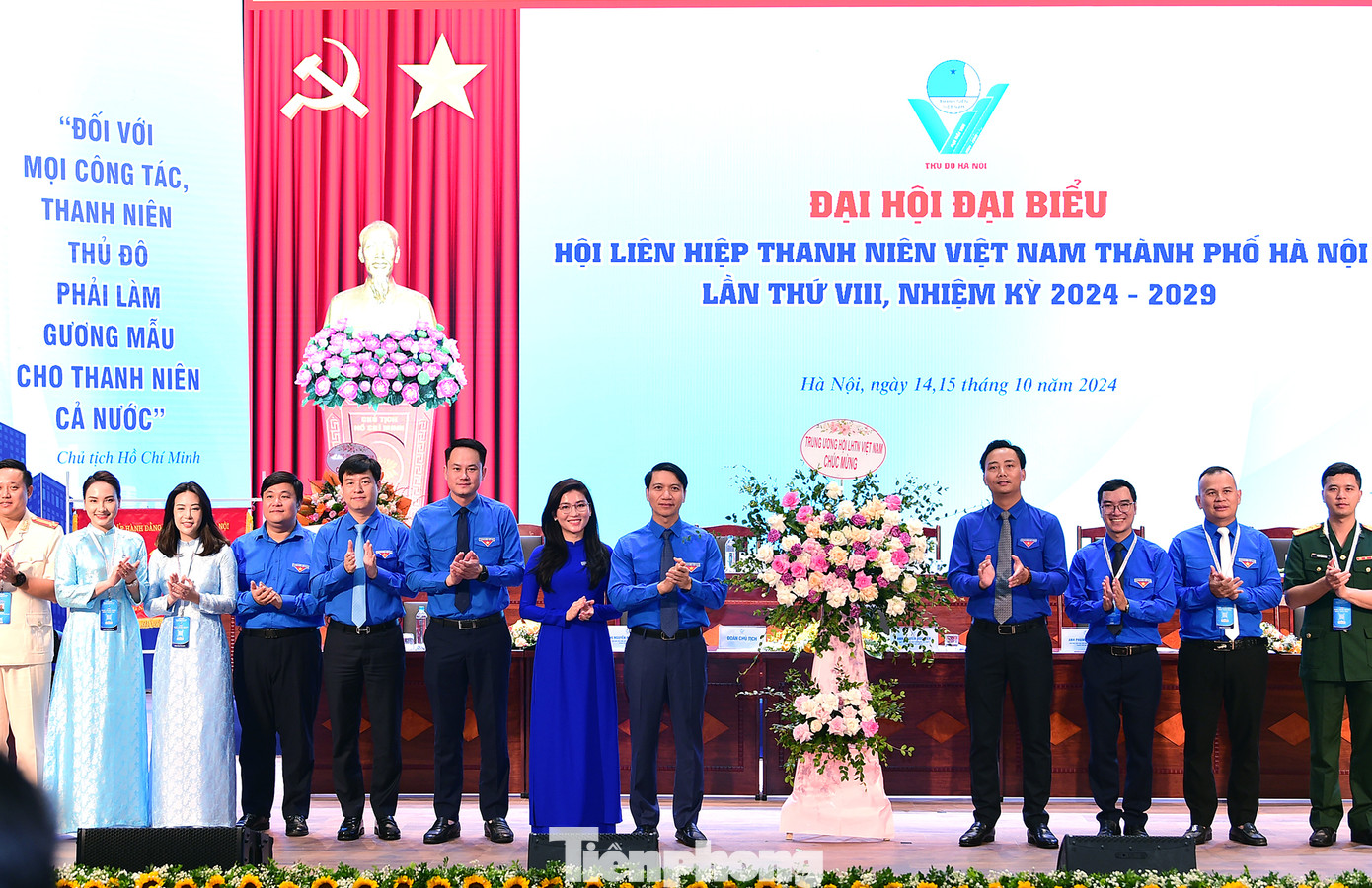 Lãnh đạo T.Ư Đoàn, T.Ư Hội LHTN Việt Nam tặng hoa chúc mừng Đại hội. Ảnh: Xuân Tùng Lãnh đạo T.Ư Đoàn, T.Ư Hội LHTN Việt Nam tặng hoa chúc mừng Đại hội. Ảnh: Xuân Tùng