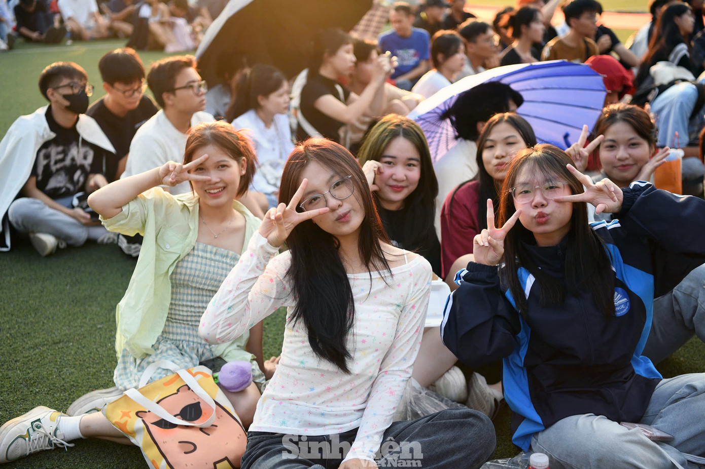 Đông đảo khán giả trẻ, sinh viên tham gia bữa tiệc âm nhạc Ngày Thẻ Việt Nam 2024 - Sóng Festival chiều 6/10.