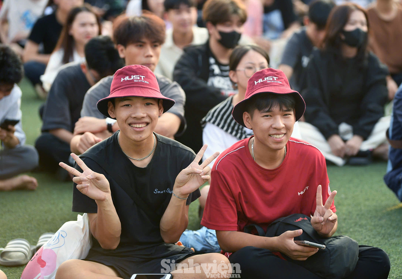 Đông đảo khán giả trẻ, sinh viên tham gia bữa tiệc âm nhạc Ngày Thẻ Việt Nam 2024 - Sóng Festival chiều 6/10.