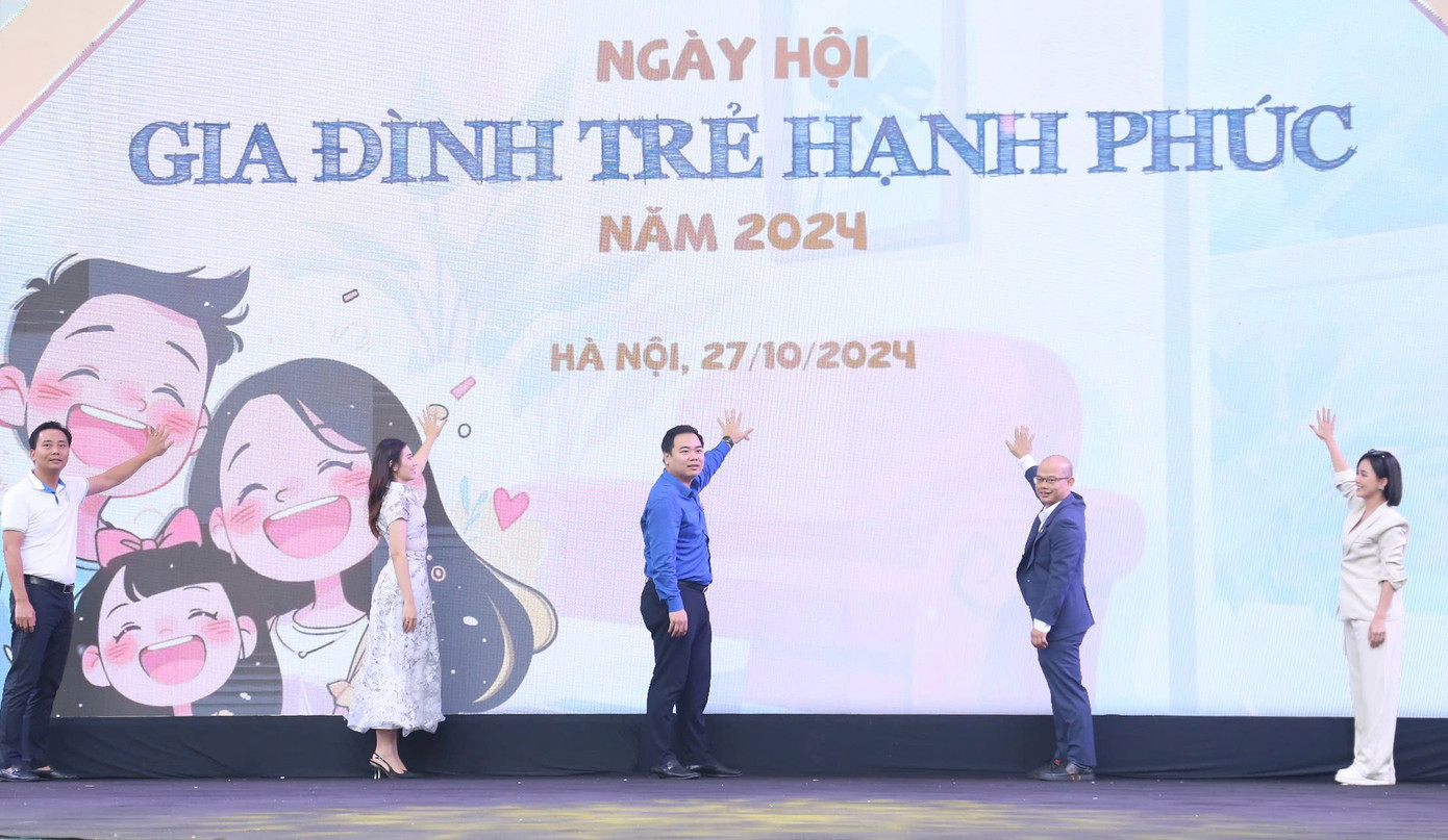 Nghi thức khai mạc Ngày hội Gia đình trẻ hạnh phúc 2024. Ảnh: Lâm Đăng Hải