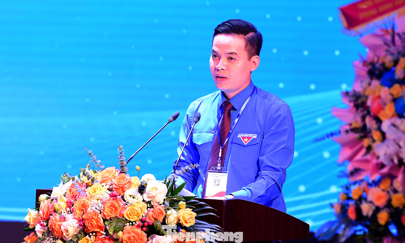 Anh Nguyễn Đức Hiệp - Phó Bí thư Tỉnh Đoàn, Chủ tịch Hội LHTN Việt Nam tỉnh Ninh Bình phát biểu khai mạc Đại hội. Ảnh: Xuân Tùng