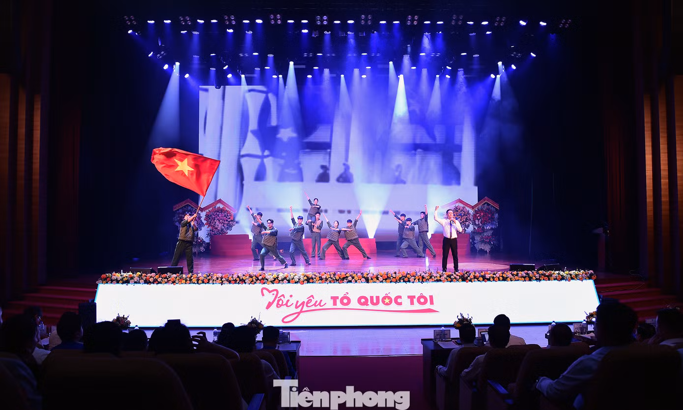Chương trình nghệ thuật chào mừng Đại hội. Ảnh: Xuân Tùng Chương trình nghệ thuật chào mừng Đại hội. Ảnh: Xuân Tùng