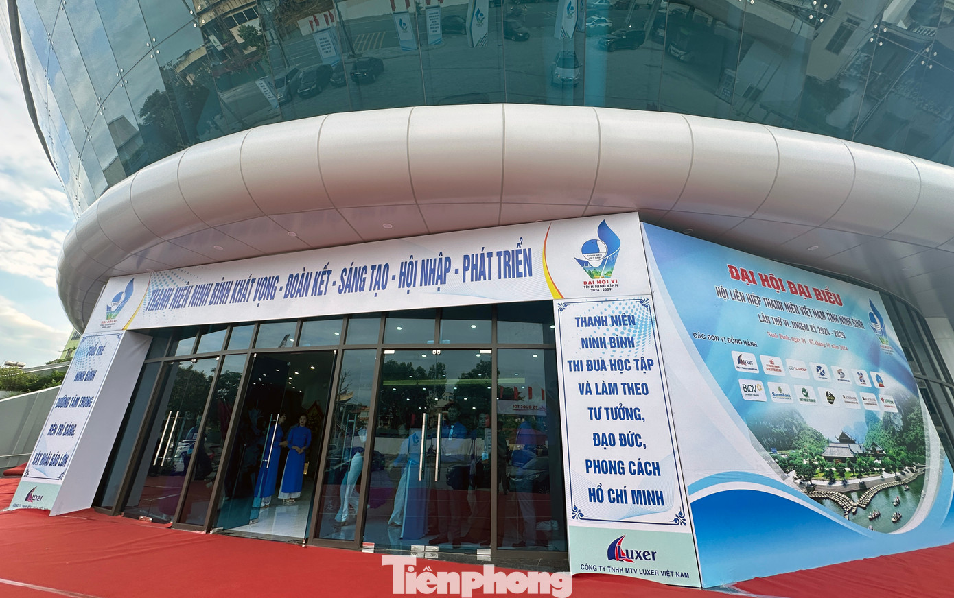 Trong khuôn khổ chương trình, Đại hội trưng bày, giới thiệu sản phẩm khởi nghiệp của thanh niên tỉnh Ninh Bình. Ảnh: Xuân Tùng