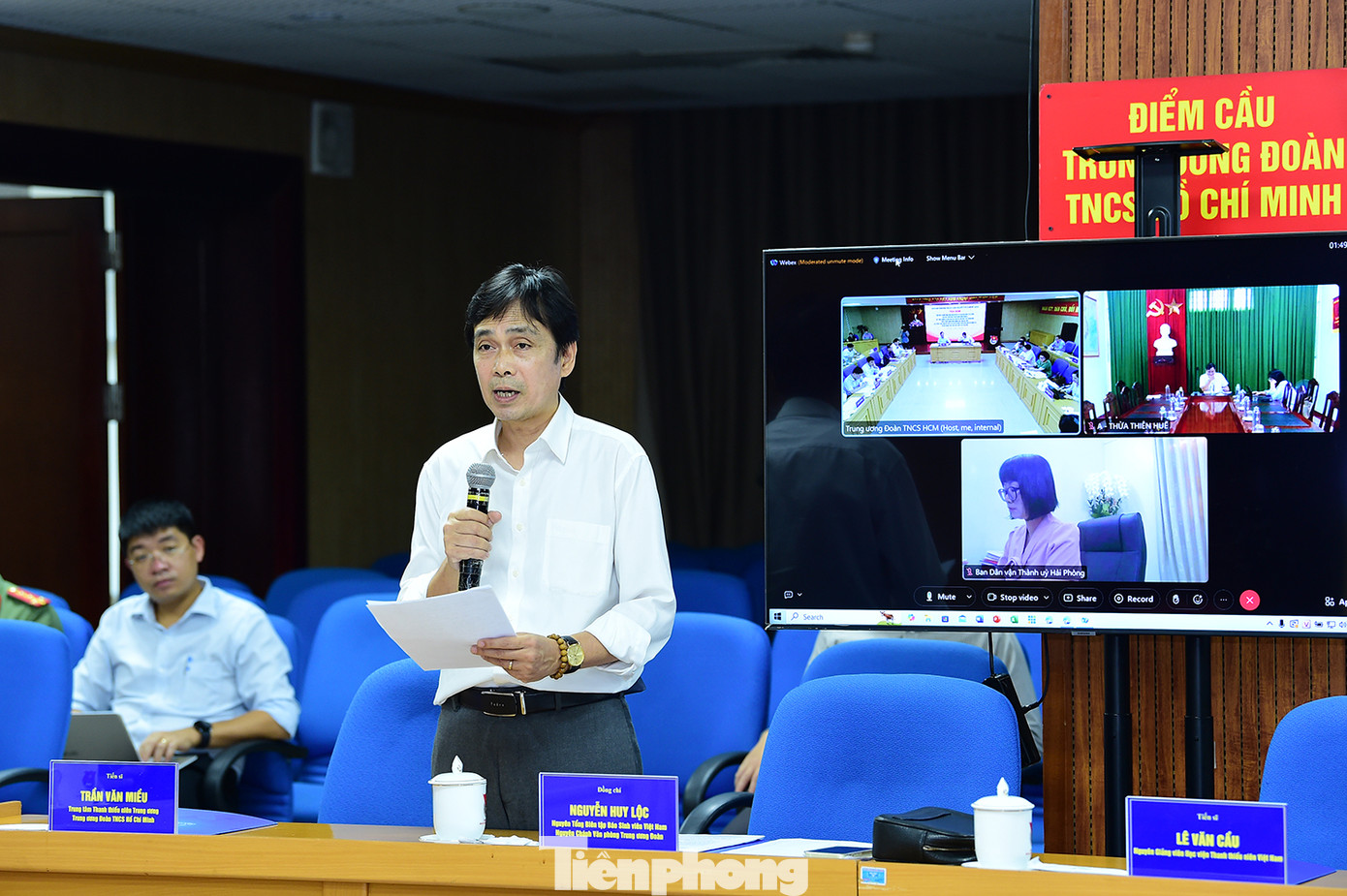 Các đại biểu trao đổi, tham góp ý kiến tại tọa đàm. Ảnh: Xuân Tùng Các đại biểu trao đổi, tham góp ý kiến tại tọa đàm. Ảnh: Xuân Tùng