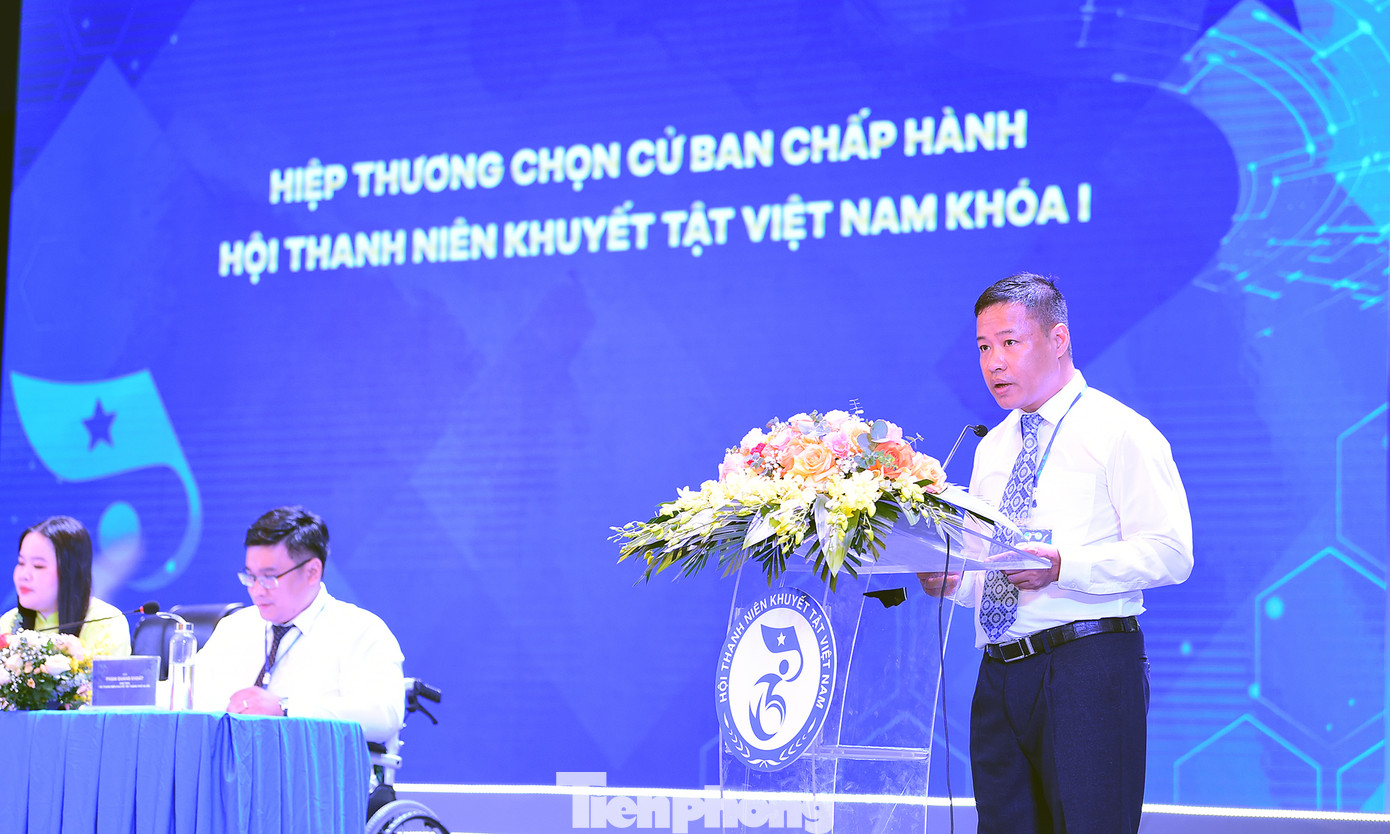 Anh Trịnh Công Thanh - Trưởng Ban Vận động thành lập Hội Thanh niên Khuyết tật Việt Nam, đại diện đoàn chủ tịch điều hành phần hiệp thương chọn cử Ban Chấp hành Hội khóa I. Ảnh: Xuân Tùng Anh Trịnh Công Thanh - Trưởng Ban Vận động thành lập Hội Thanh niên Khuyết tật Việt Nam, đại diện đoàn chủ tịch điều hành phần hiệp thương chọn cử Ban Chấp hành Hội khóa I. Ảnh: Xuân Tùng