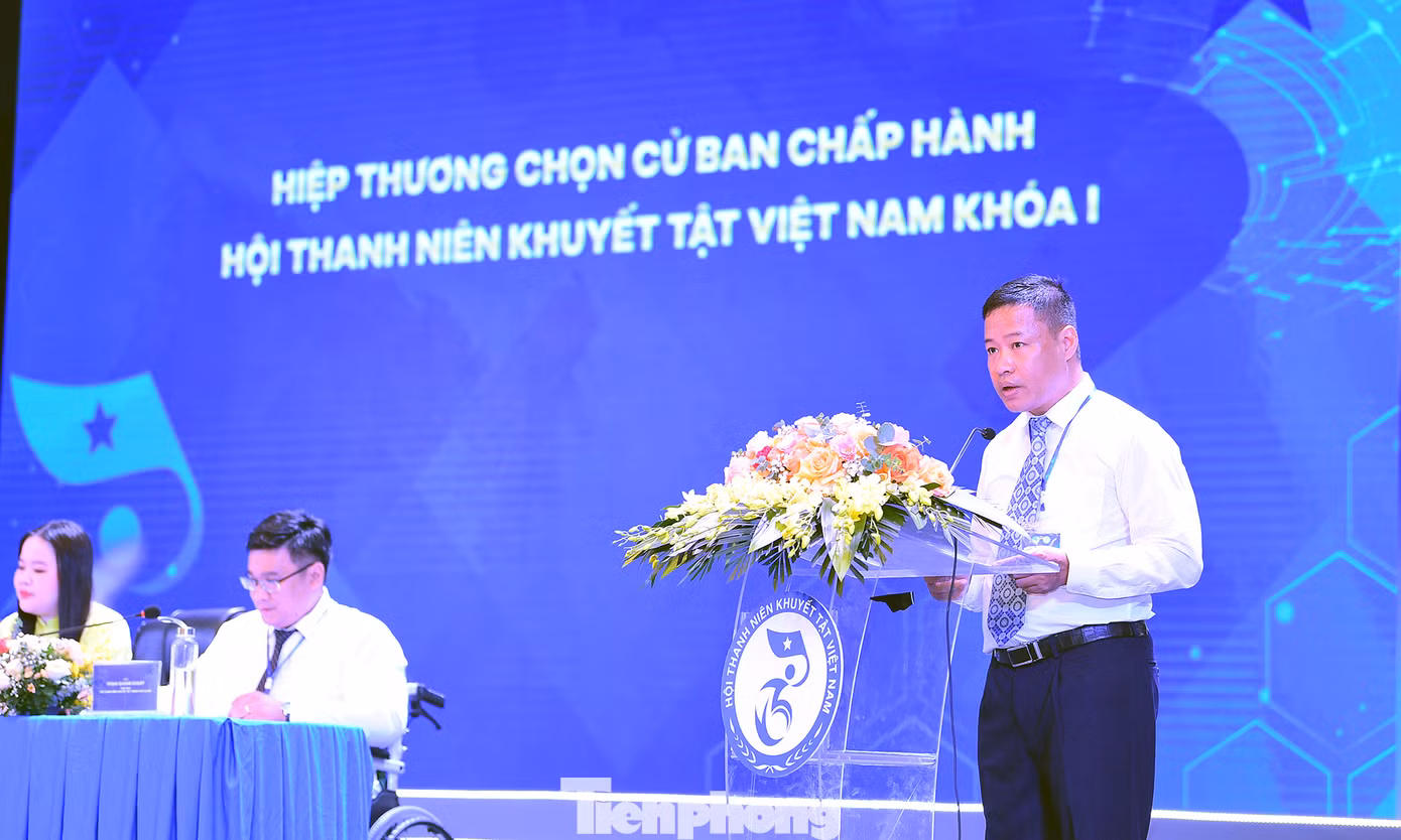 Anh Trịnh Công Thanh - Trưởng Ban Vận động thành lập Hội Thanh niên Khuyết tật Việt Nam, đại diện đoàn chủ tịch điều hành phần hiệp thương chọn cử Ban Chấp hành Hội khóa I. Ảnh: Xuân Tùng Anh Trịnh Công Thanh - Trưởng Ban Vận động thành lập Hội Thanh niên Khuyết tật Việt Nam, đại diện đoàn chủ tịch điều hành phần hiệp thương chọn cử Ban Chấp hành Hội khóa I. Ảnh: Xuân Tùng