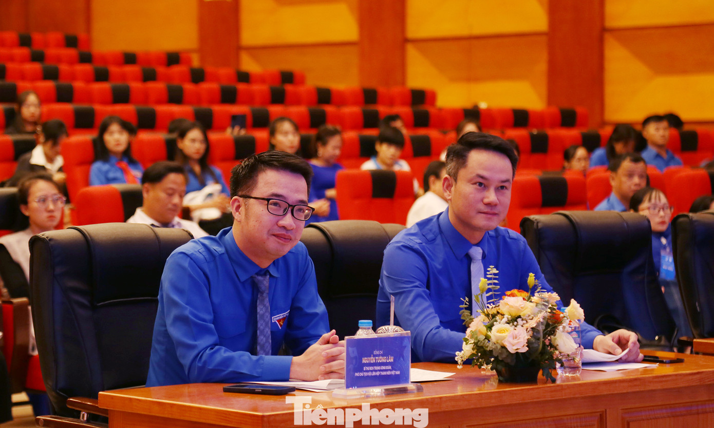 Anh Nguyễn Tường Lâm và anh Nguyễn Kim Quy dự phiên thứ nhất Đại hội. Ảnh: Lâm Đăng Hải Anh Nguyễn Tường Lâm và anh Nguyễn Kim Quy dự phiên thứ nhất Đại hội. Ảnh: Lâm Đăng Hải