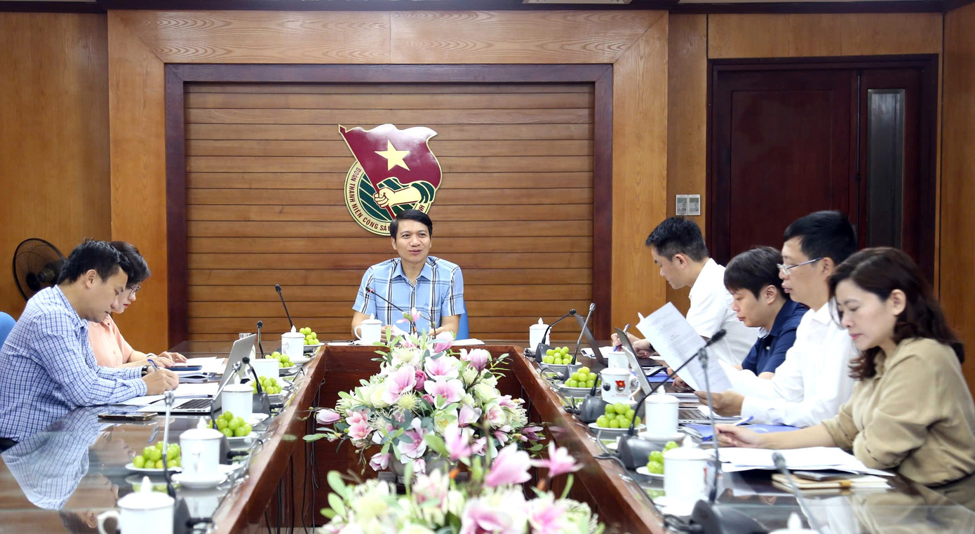 Hội đồng xét chọn Giải thưởng “15 tháng 10” năm 2024 họp. Ảnh: Lâm Đăng Hải Hội đồng xét chọn Giải thưởng “15 tháng 10” năm 2024 họp. Ảnh: Lâm Đăng Hải