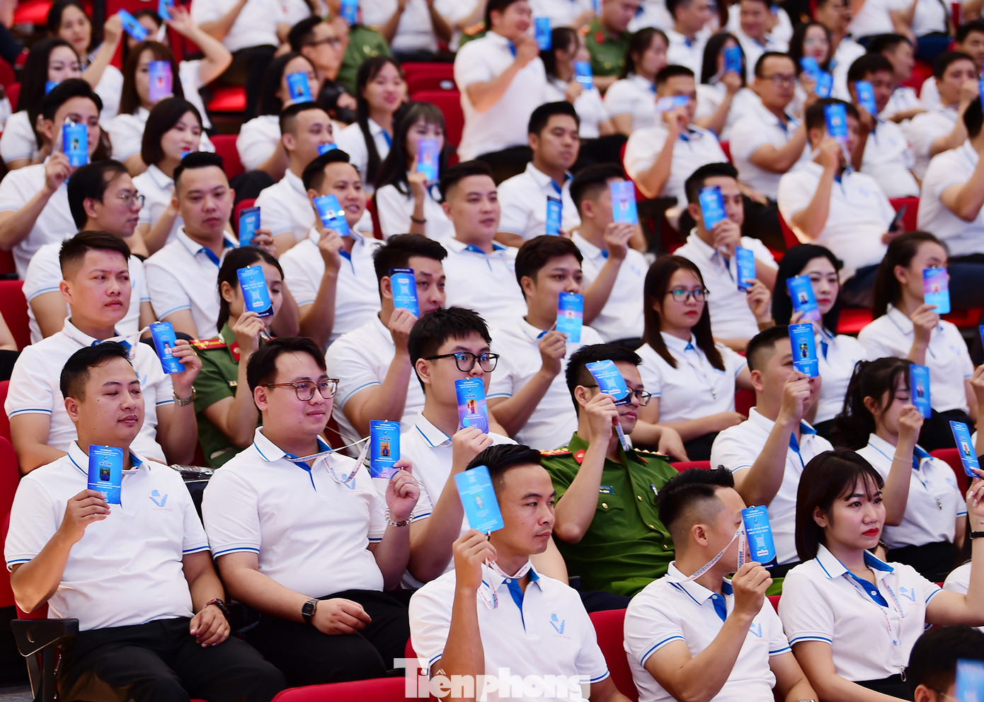 Đại biểu hiệp thương thông qua chương trình và quy chế Đại hội. Ảnh: Xuân Tùng