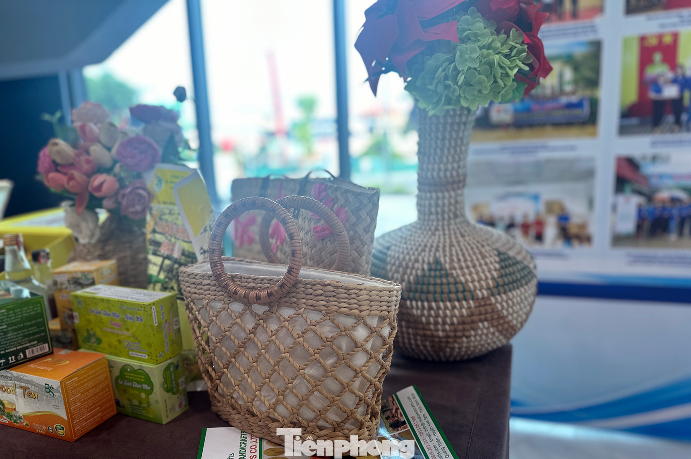 Trong khuôn khổ chương trình, Đại hội trưng bày, giới thiệu sản phẩm khởi nghiệp của thanh niên tỉnh Ninh Bình. Ảnh: Xuân Tùng
