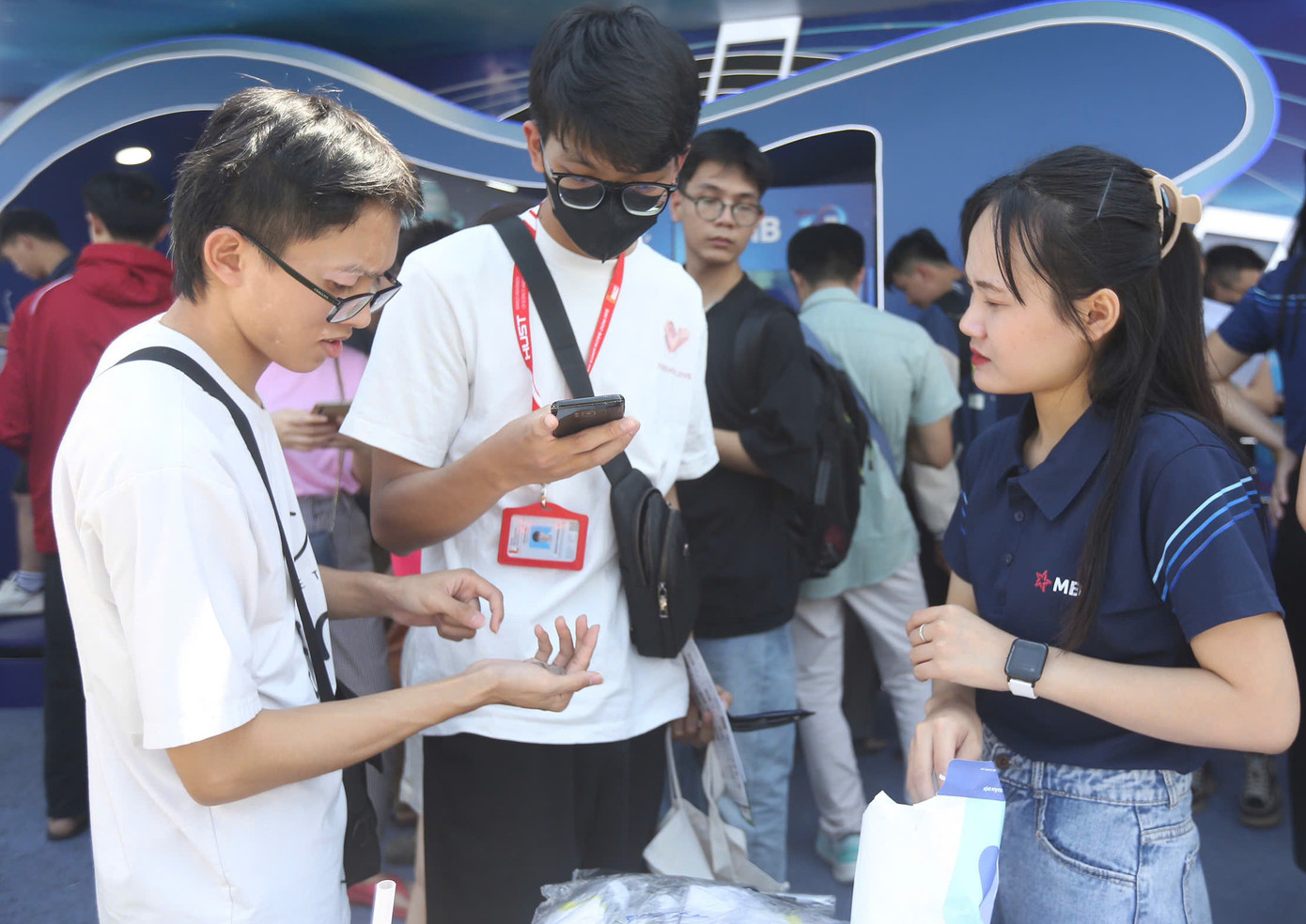 Ngày Thẻ Việt Nam là sự kiện bao gồm chuỗi hoạt động nhằm hưởng ứng và góp phần hiện thực hóa các mục tiêu của Chính phủ, Ngân hàng Nhà nước về đề án không dùng tiền mặt, chương trình chuyển đổi số quốc gia