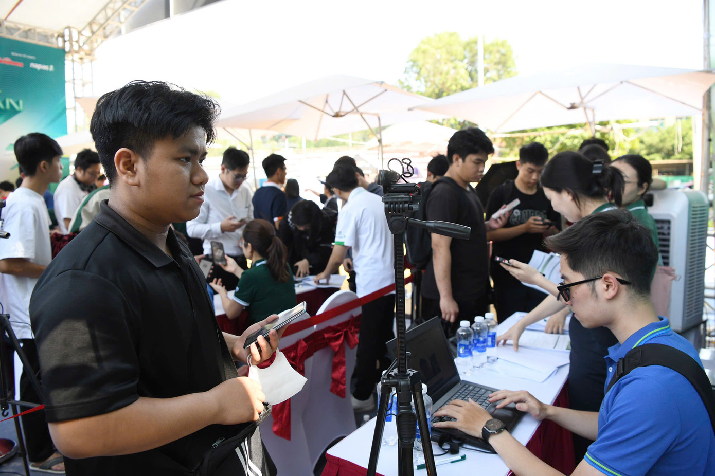 Ngày Thẻ Việt Nam 2024 - Sóng Festival được hứa hẹn bùng nổ về số lượng quà tặng dành cho khách hàng, cùng với các màn trình diễn công nghệ hiện đại, trong lĩnh vực thanh toán hội được hứa hẹn bùng nổ về số lượng quà tặng dành cho khách hàng, cùng với các màn trình diễn công nghệ hiện đại, trong lĩnh vực thanh toán.