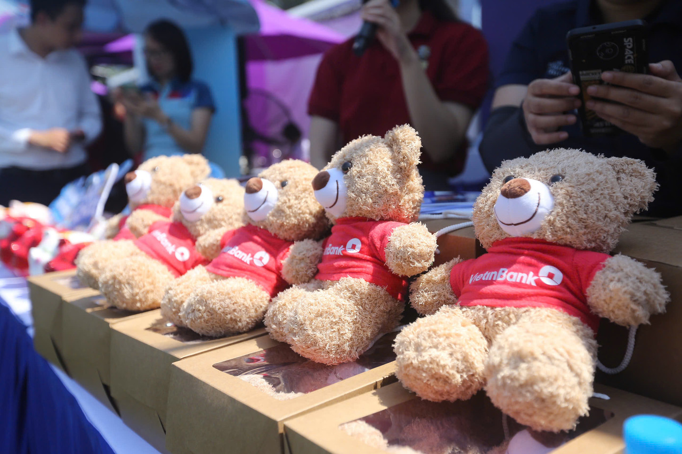 Đặc biệt Ngày Thẻ Việt Nam 2024 - Sóng Festival có sự tham gia của 26 ngân hàng thương mại, tổ chức thẻ quốc tế, với hơn 100 gian hàng đến từ các lĩnh vực bán lẻ, tiêu dùng, công nghệ.