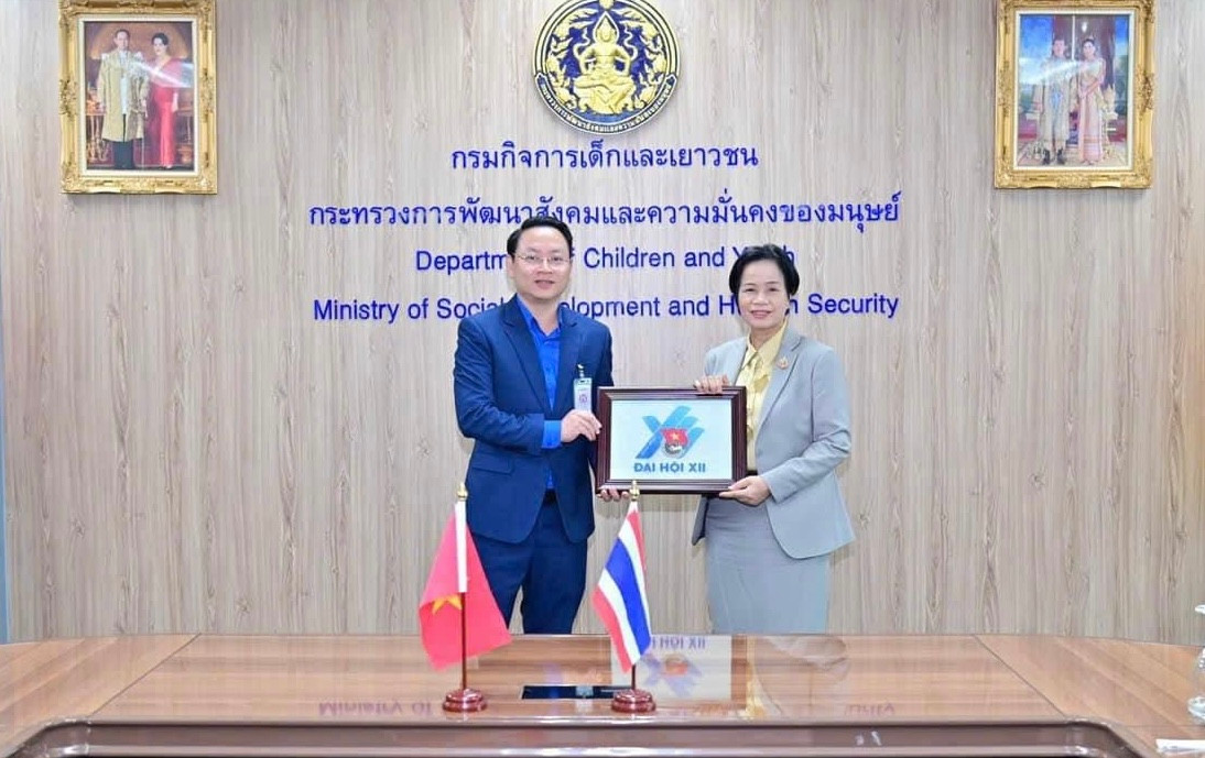 Anh Trần Hữu và bà Apinya Chompumas tại buổi tiếp. Ảnh: BQT Anh Trần Hữu và bà Apinya Chompumas tại buổi tiếp. Ảnh: BQT