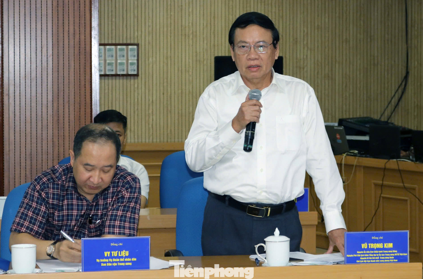 Ông Vũ Trọng Kim trao đổi tại toạ đàm. Ảnh: Trọng Hiển Ông Vũ Trọng Kim trao đổi tại toạ đàm. Ảnh: Trọng Hiển