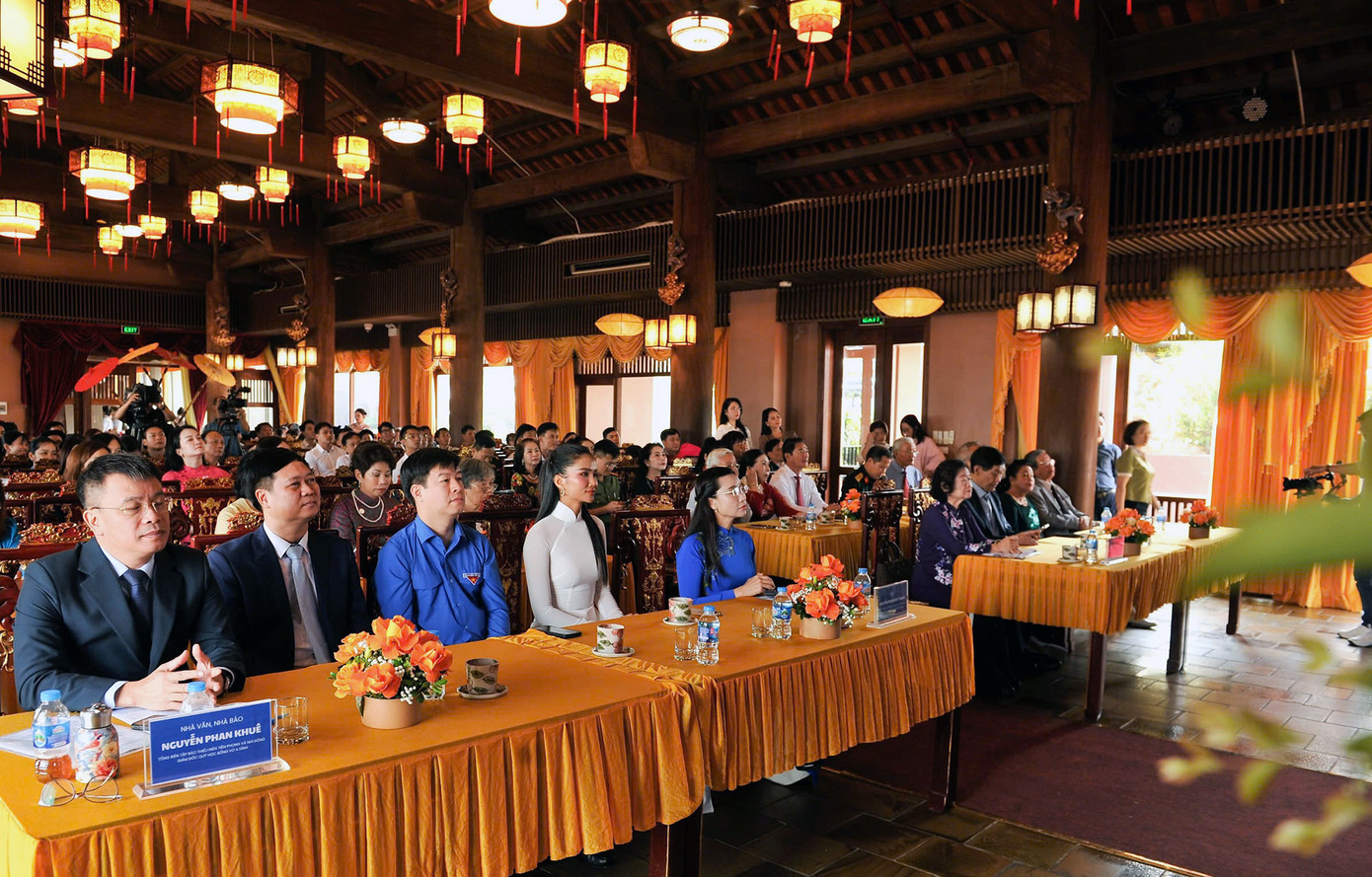 Các đại biểu tham dự chương trình. Ảnh: Quang Trường