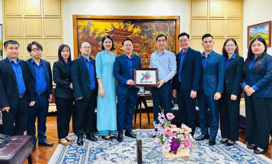 Đoàn công tác thăm và làm việc với Đại sứ quán Việt Nam tại Thái Lan. Ảnh: BQT Đoàn công tác thăm và làm việc với Đại sứ quán Việt Nam tại Thái Lan. Ảnh: BQT