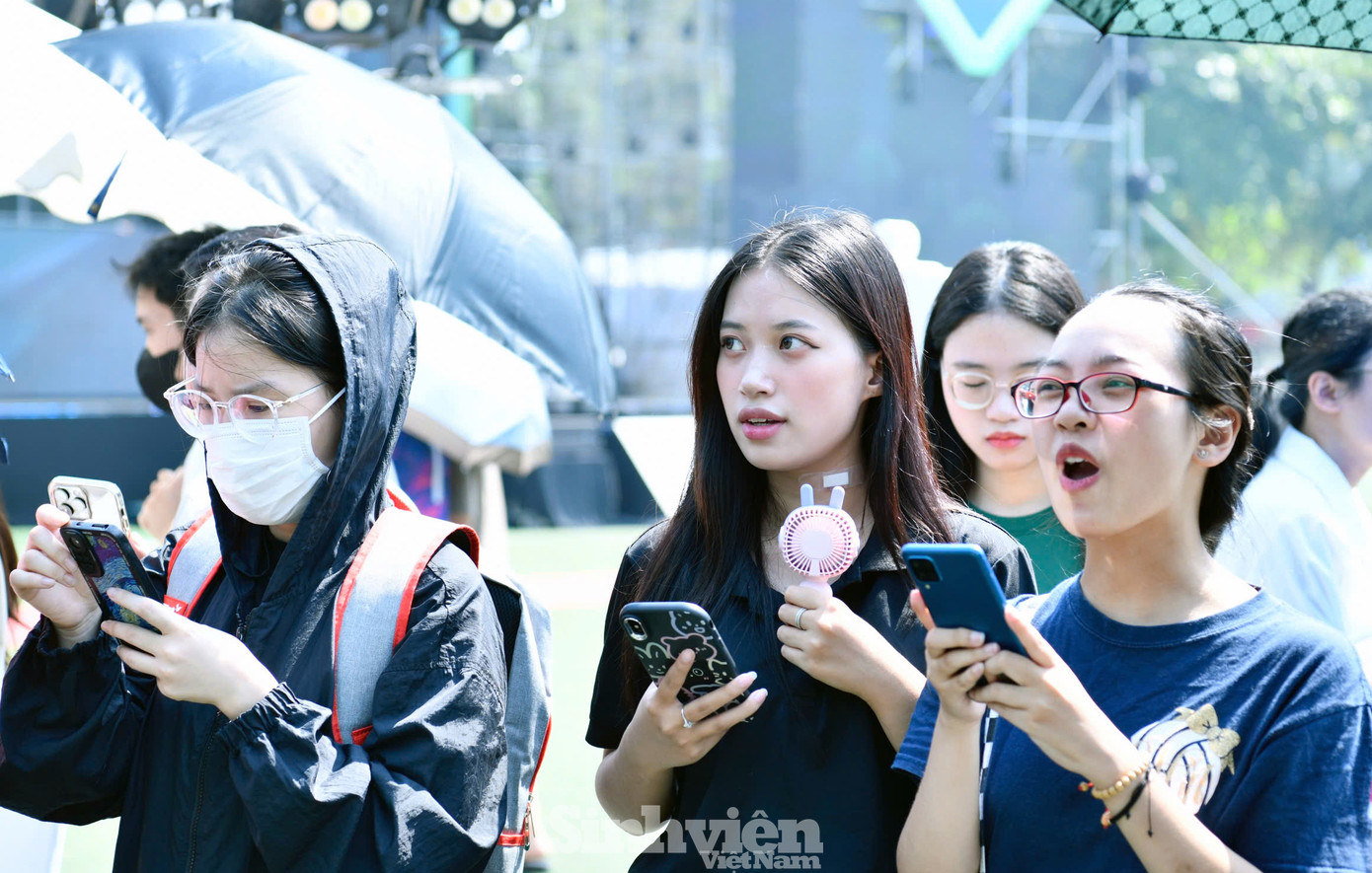 Cũng trong ngày 6/10, các bạn trẻ tiếp tục tham gia nhiều trải nghiệm các công nghệ thanh toán thông minh và sân chơi rinh quà tại chương trình.