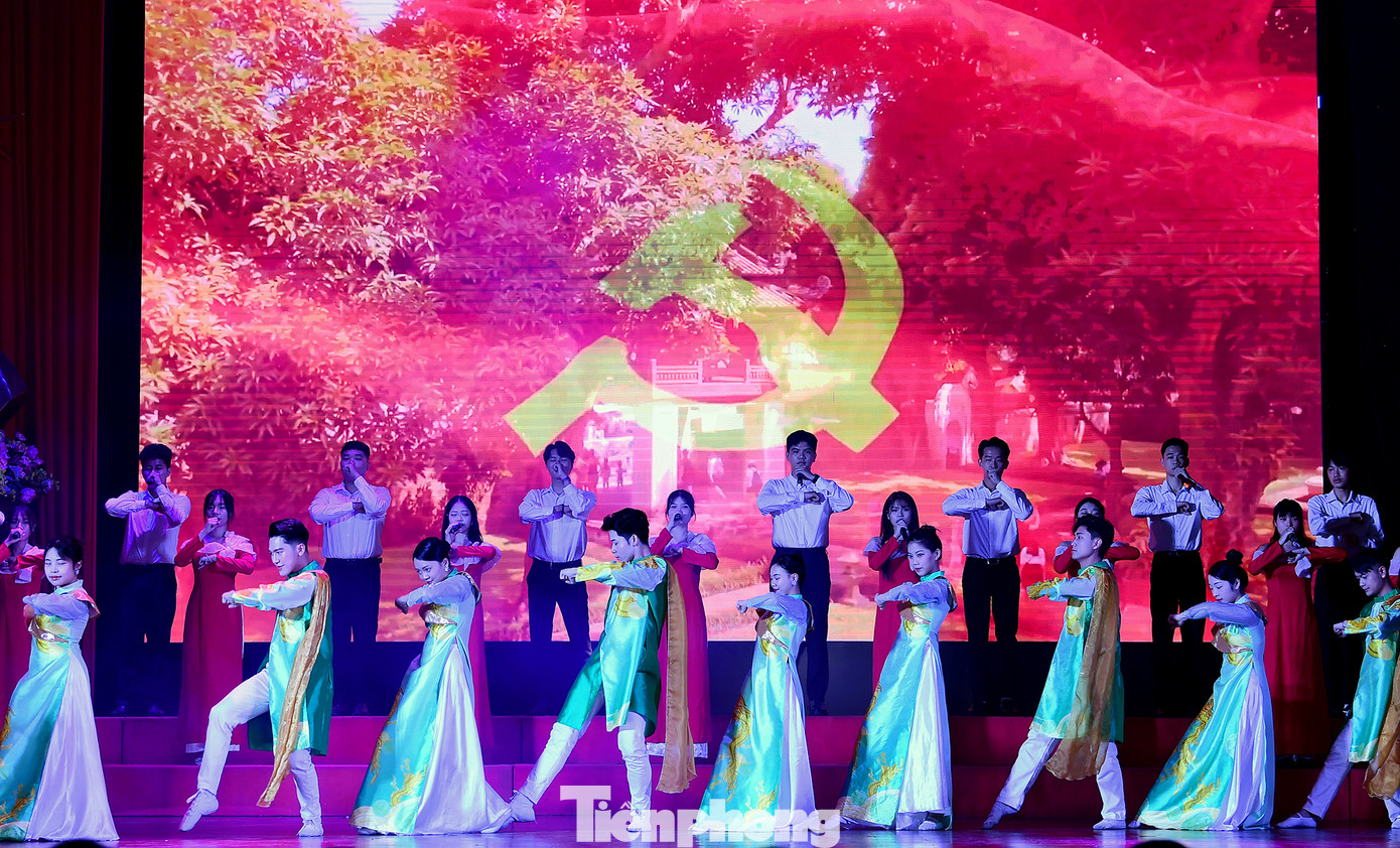 Chương trình văn nghệ tại chương trình. Ảnh: Xuân Tùng Chương trình văn nghệ tại chương trình. Ảnh: Xuân Tùng