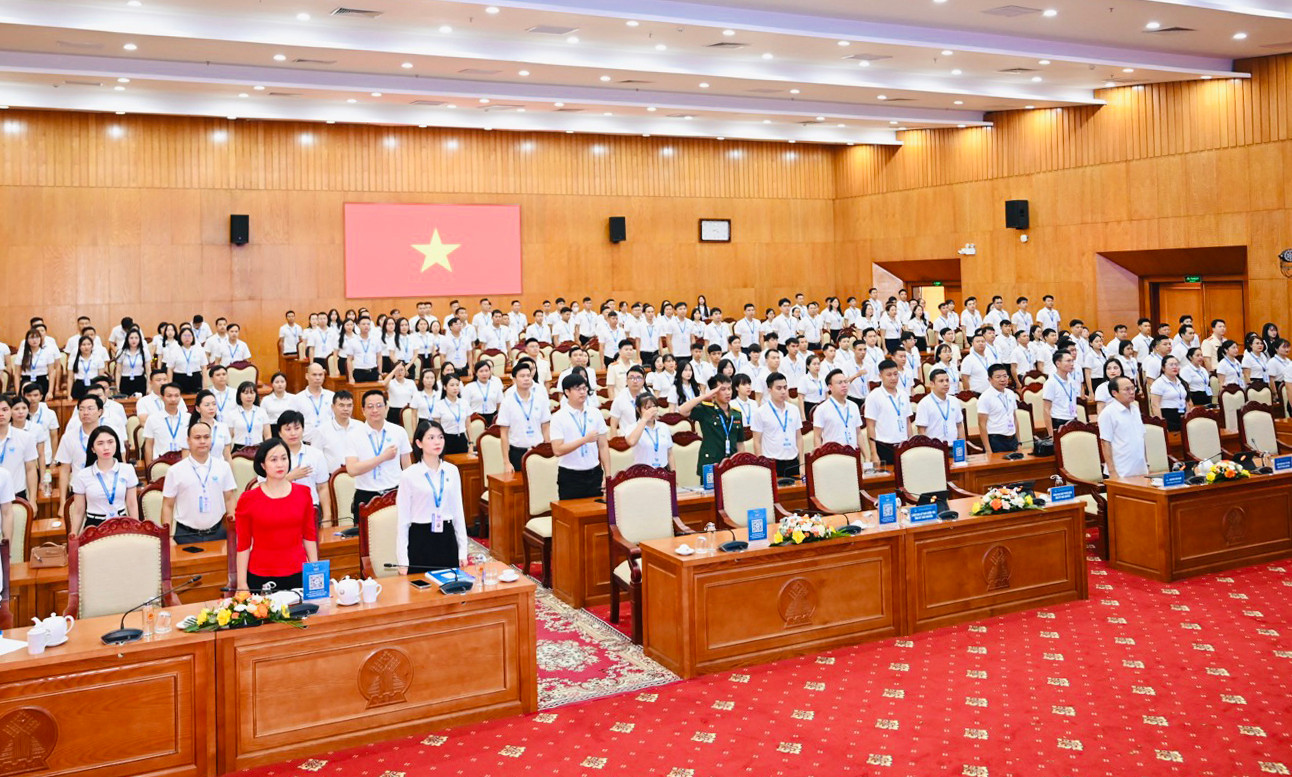 Đại hội phiên thứ nhất thực hiện nghi lễ chào cờ. Ảnh: BTC Đại hội phiên thứ nhất thực hiện nghi lễ chào cờ. Ảnh: BTC