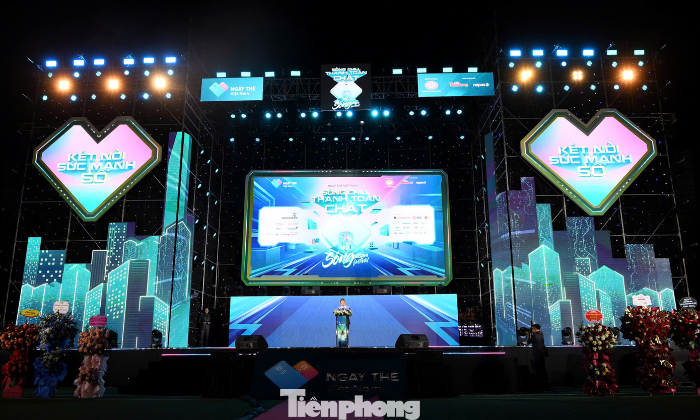 Lễ khai mạc Ngày Thẻ Việt Nam 2024 - Sóng Festival tại sân vận động Đại học Bách Khoa.