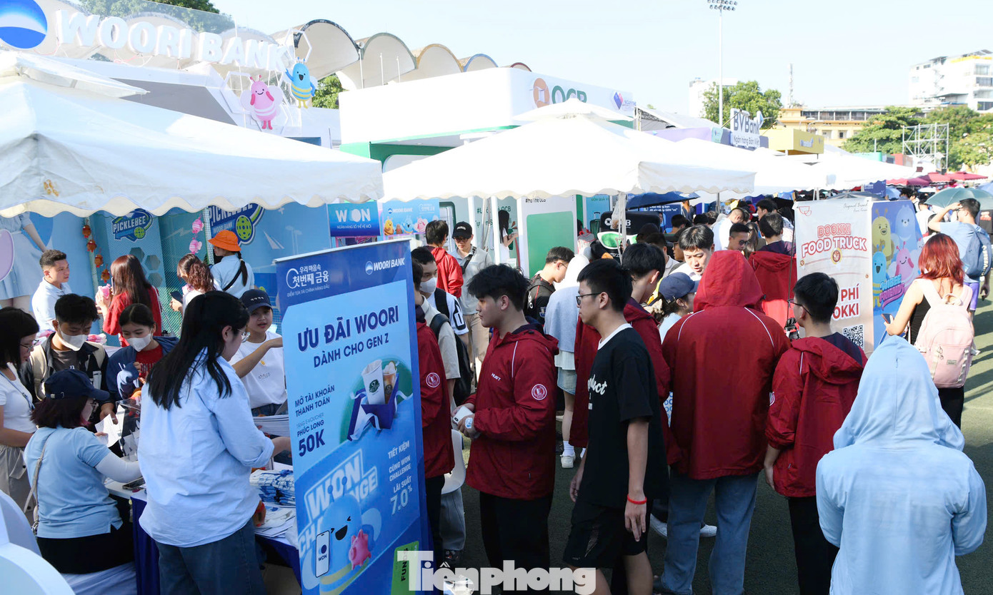 Ngày 5/10, tại sân vận động Đại học Bách Khoa (Hà Nội), Ngày Thẻ Việt Nam 2024 - Sóng Festival với thông điệp “Sống chill - thanh toán chất" chính thức khai mạc.