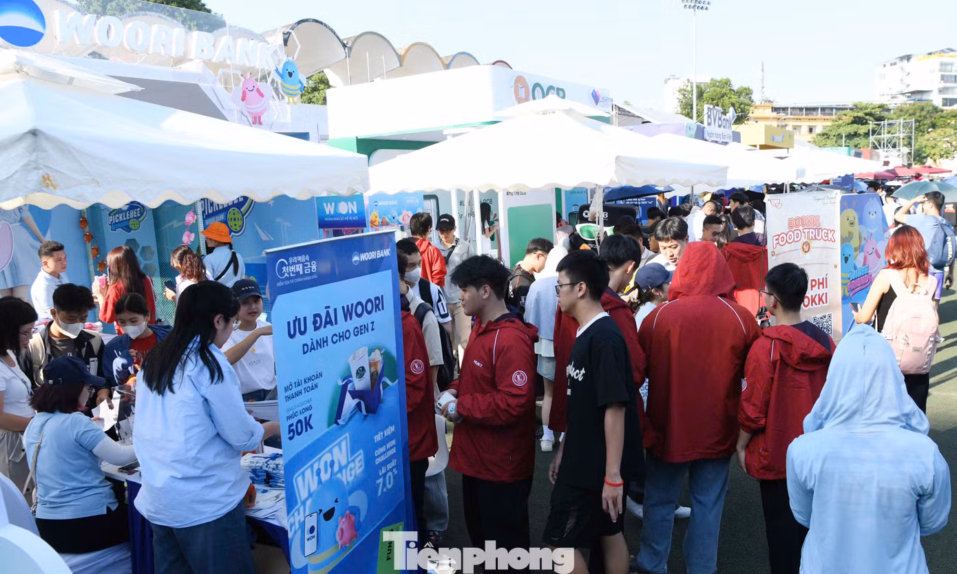 Ngày 5/10, tại sân vận động Đại học Bách Khoa (Hà Nội), Ngày Thẻ Việt Nam 2024 - Sóng Festival với thông điệp “Sống chill - thanh toán chất" chính thức khai mạc.