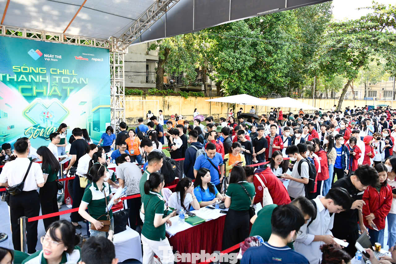 Nam thanh nữ tú rộn ràng tham gia ngày hội lớn công nghệ ảnh 1